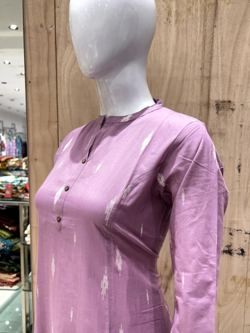 Collared Two Piece Kurta Set 6