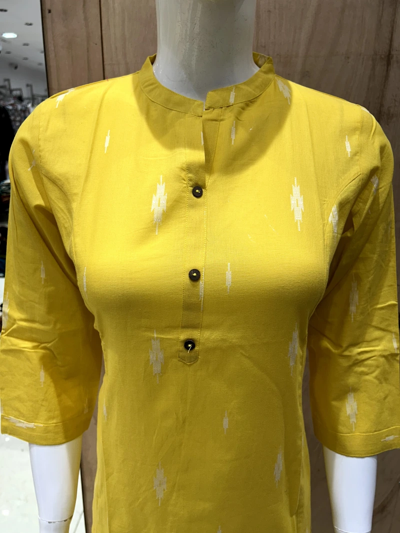 Collared Two Piece Kurta Set 3
