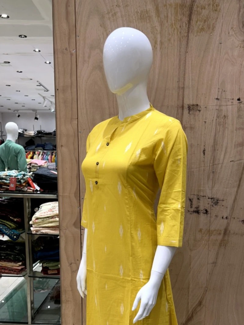 Collared Two Piece Kurta Set 4
