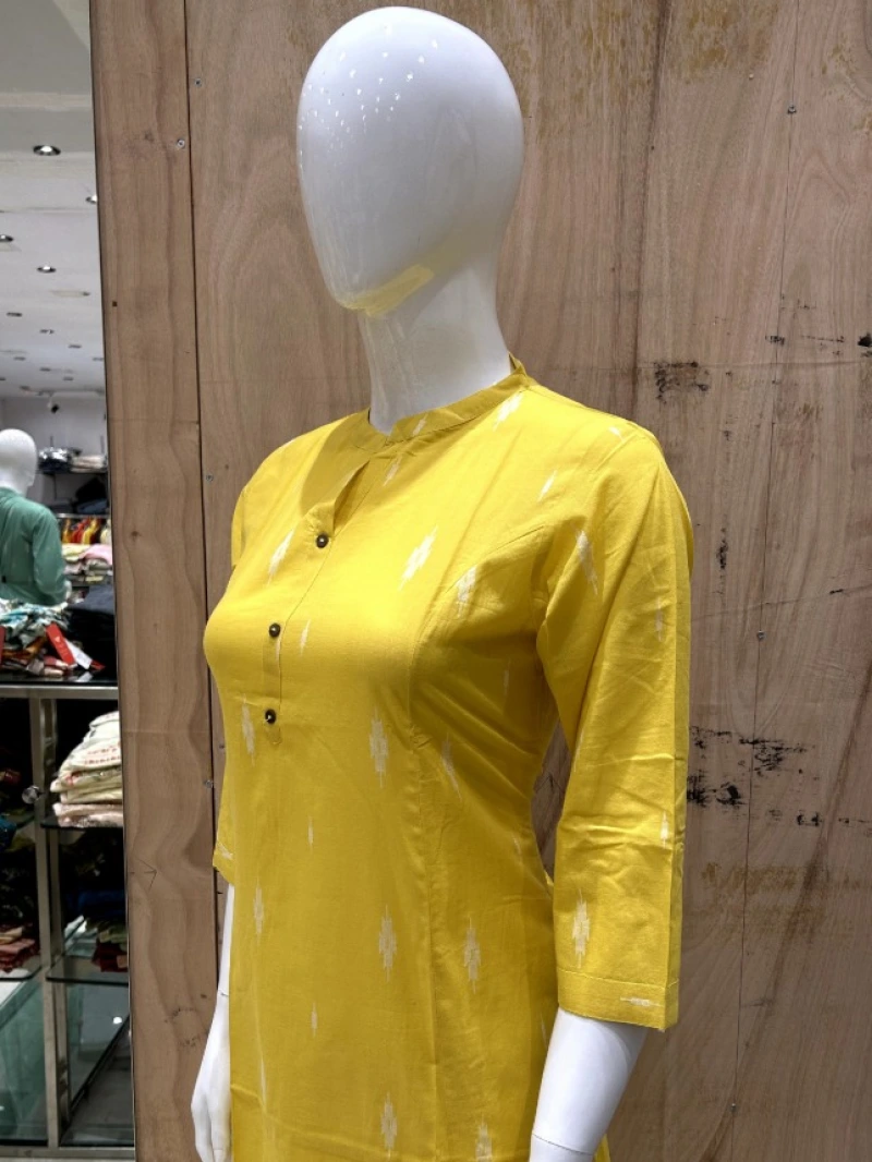 Collared Two Piece Kurta Set 5