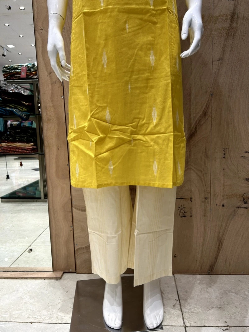 Collared Two Piece Kurta Set 6