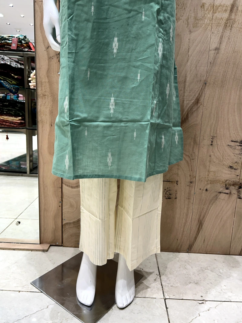 Collared Two Piece Kurta Set 6