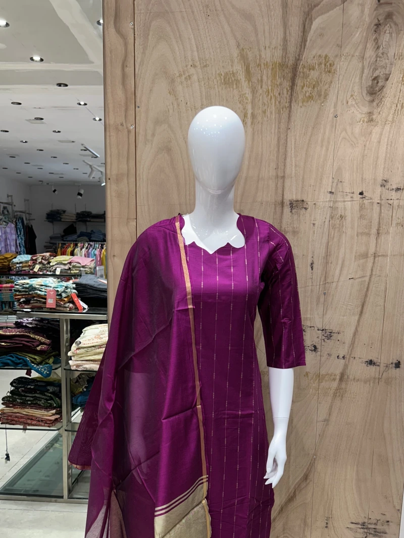 Pink Raw Silk Kurta Set With Patterned Dupatta