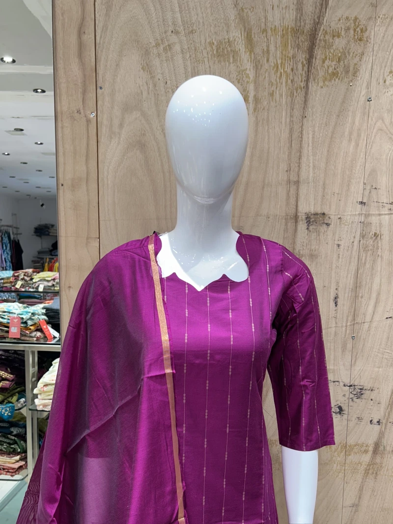 Pink Raw Silk Kurta Set With Patterned Dupatta 3